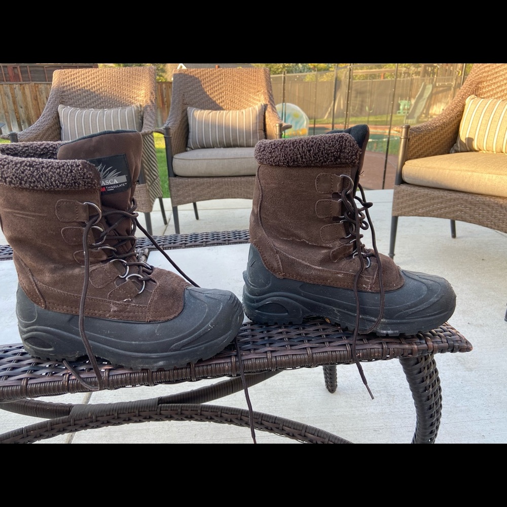 Snow boots